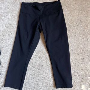 Lulu lemon black cropped leggings size 6